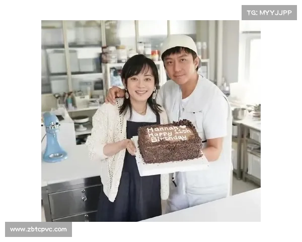 蛋糕屋前的幸福泪水与微笑 蛋糕屋前的幸福泪水与微笑